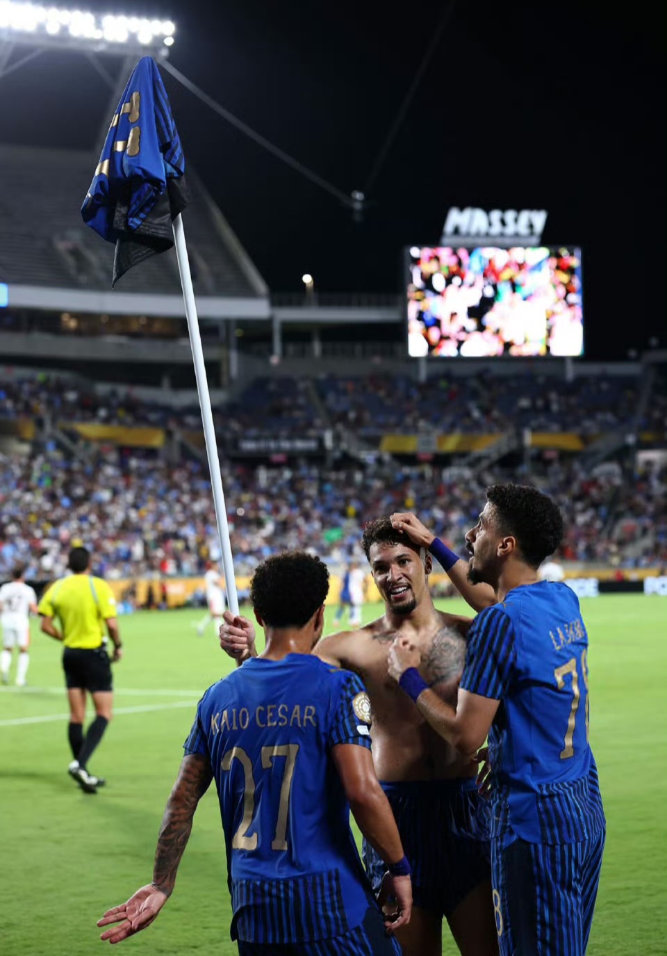 开云体育官网-包含今夜意甲焦点战，印第安纳步行者回应争议，赛场秩序良好，训练强度明显提升的词条