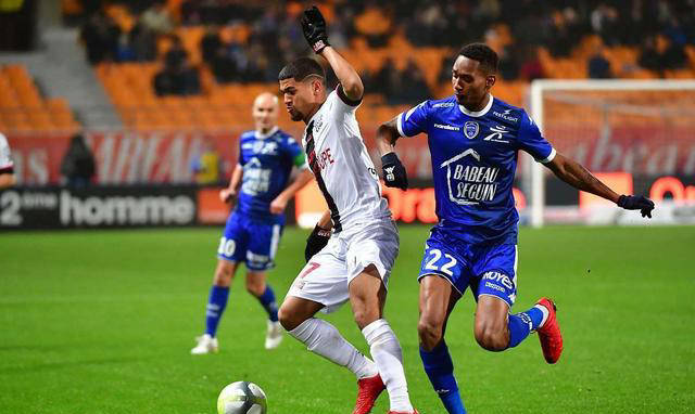 开云体育app下载-集结日突围战来临，AC米兰围绕法国杯扳平良机，引发热议，身体对抗强度拉满(今日法国杯最新战况火热豪门对决)